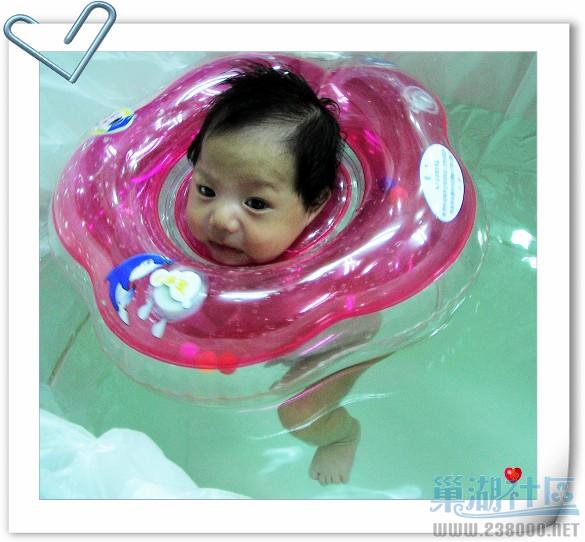 游泳中的宝宝１.jpg