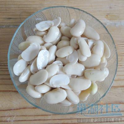 泡好去皮的芸豆.jpg