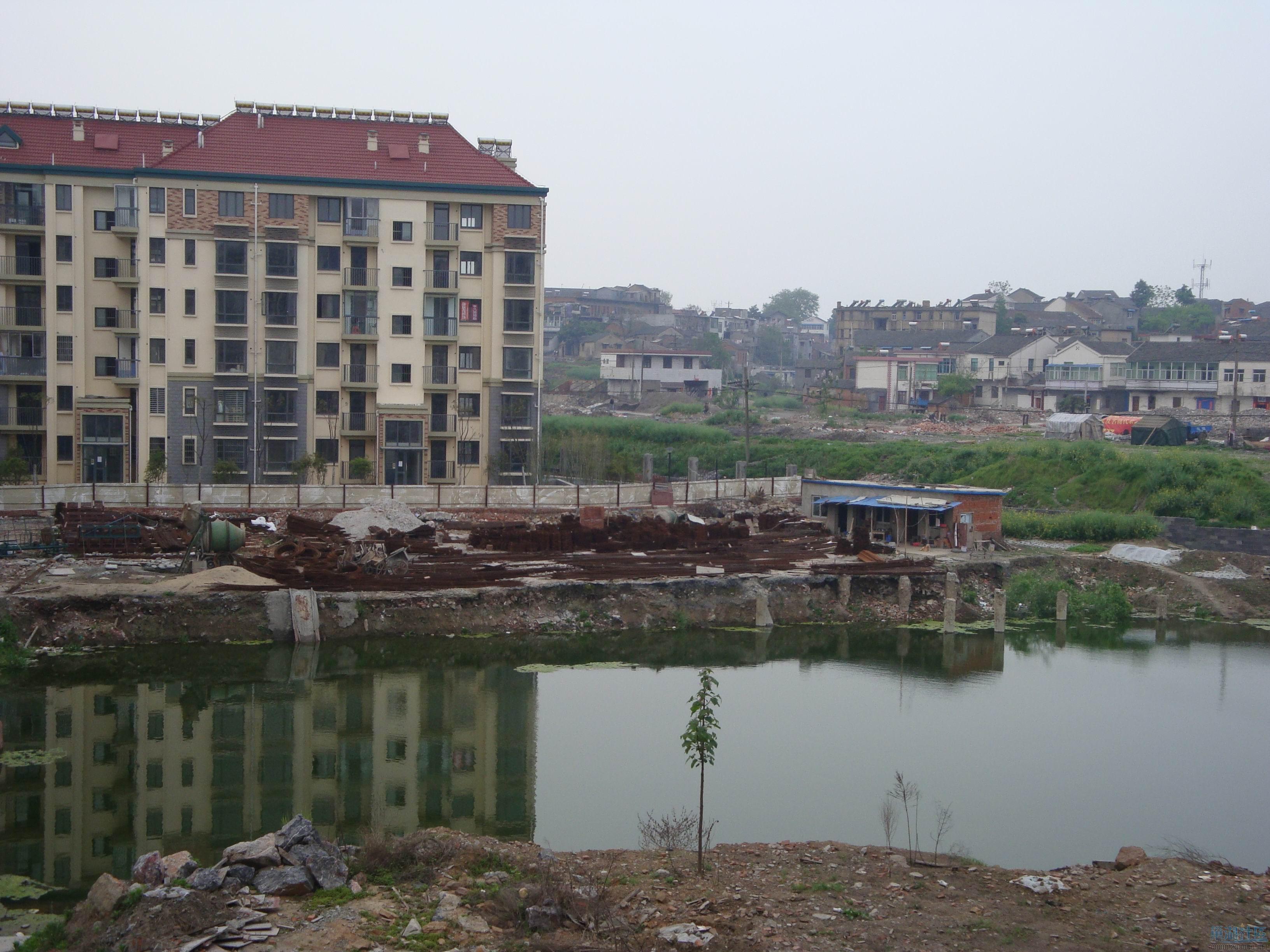 小区车库.jpg
