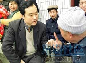 九届全国人大代表、安徽省巢湖市委书记周光全赴京参加两会前征求群众意见.jpg