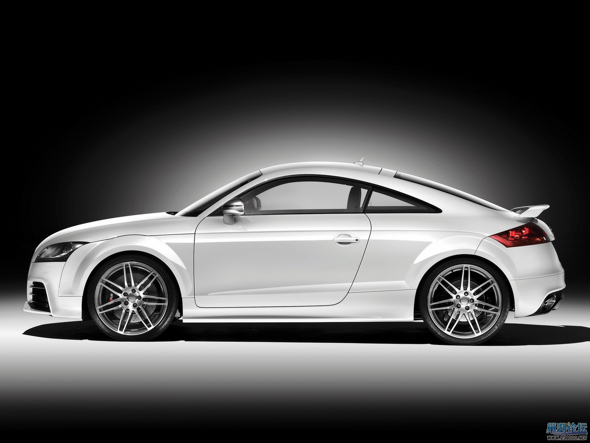 audi-tt-rs-side-wallpapers_13208_1920x1440.jpg